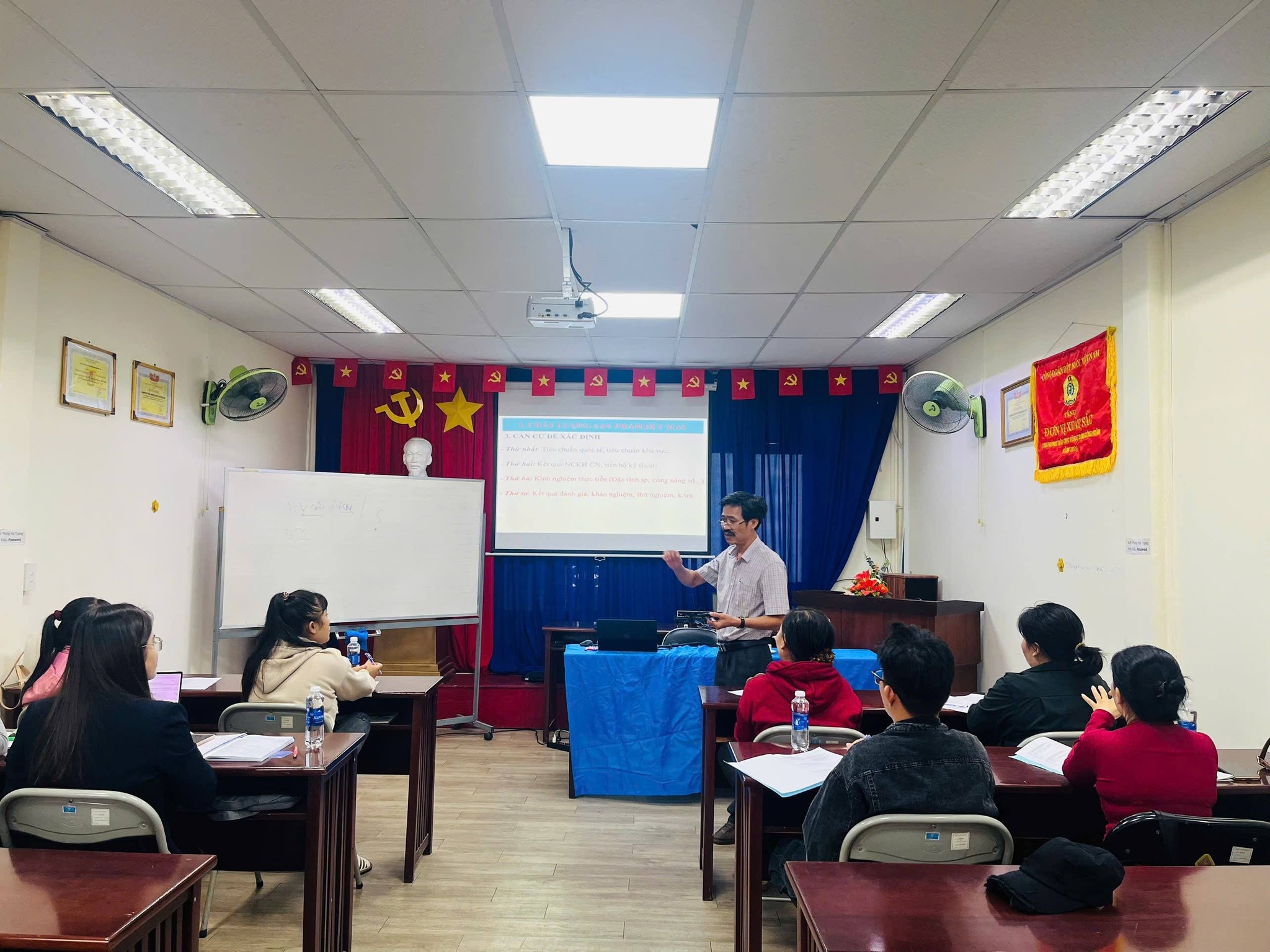 An engaging learning environment with active discussions and practical knowledge sharing